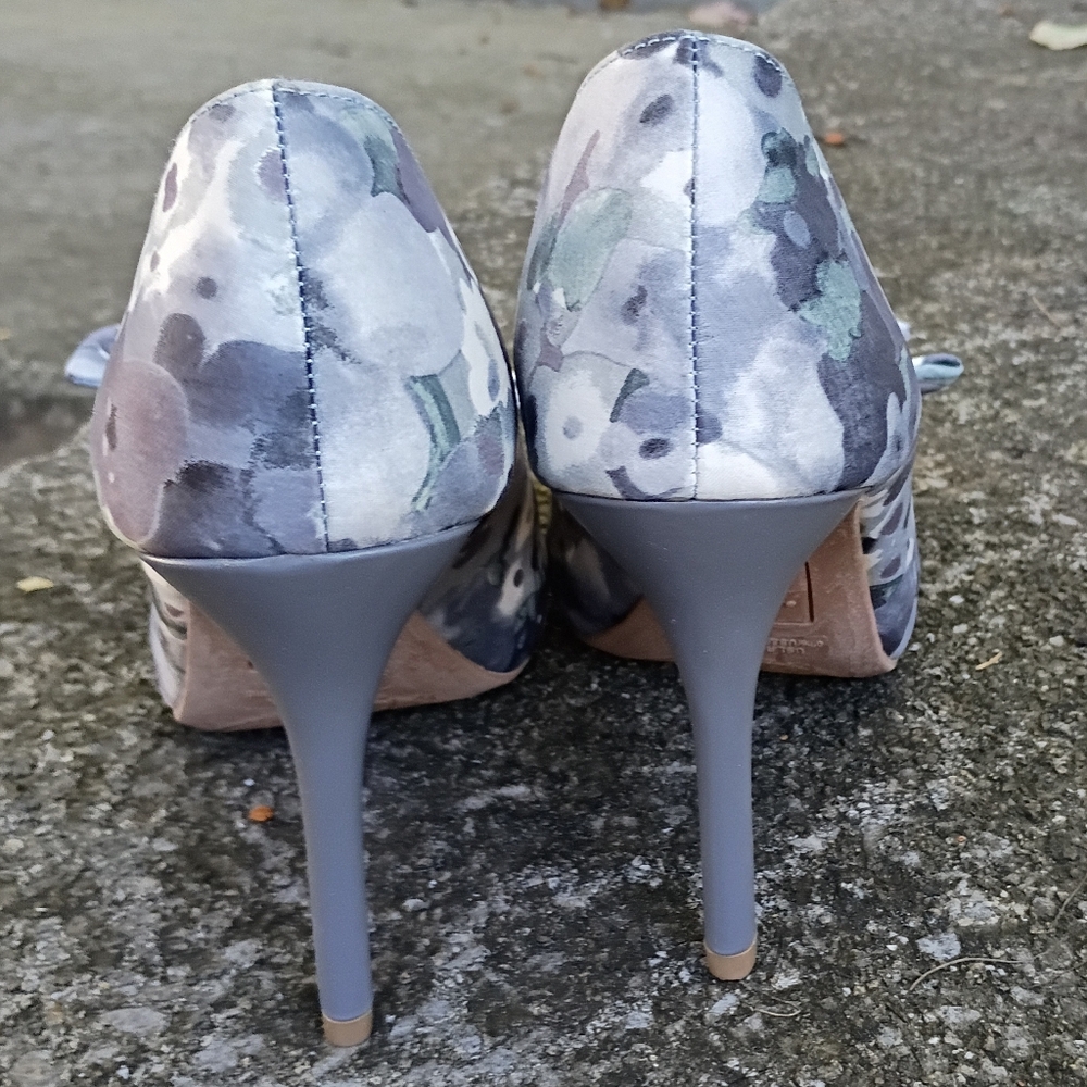 Gray Floral Peep Toe Heels - Picture 4 of 6
